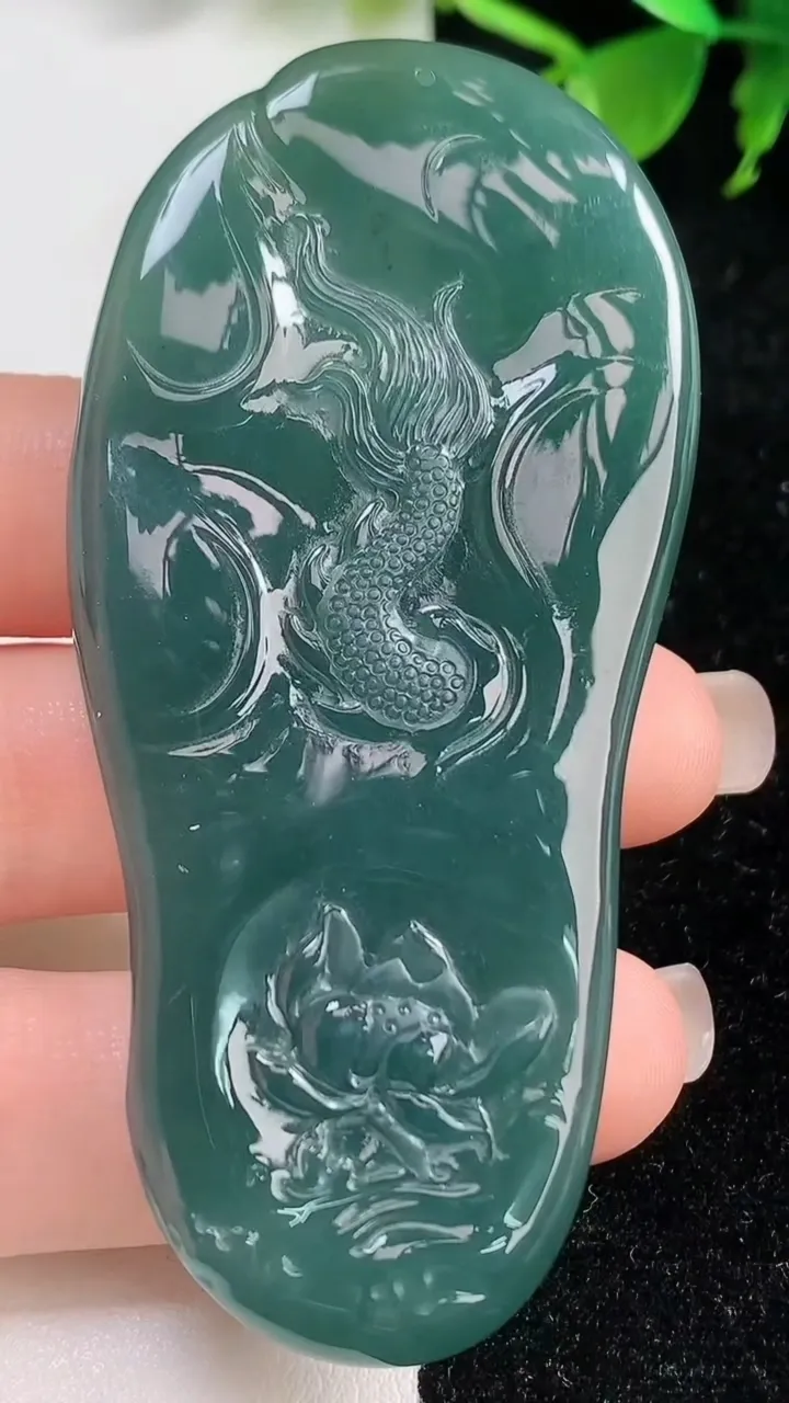 天然A货翡翠蓝水祥龙大势至观音菩萨吊坠，尺寸45.7-35.6-7.2，重量:42.34g
9月10日