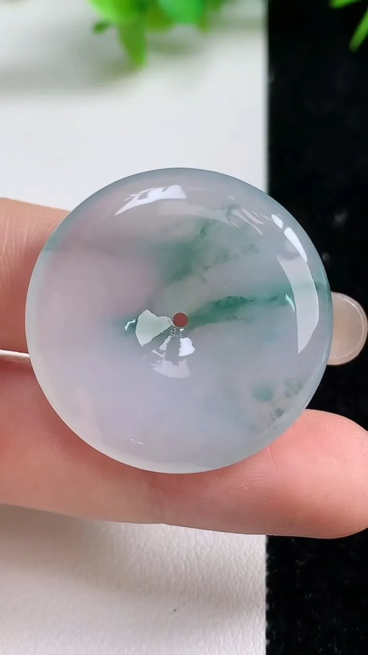 天然A货翡翠种飘花平安扣吊坠，尺寸31-5.4，重量:11.75g
9月10日