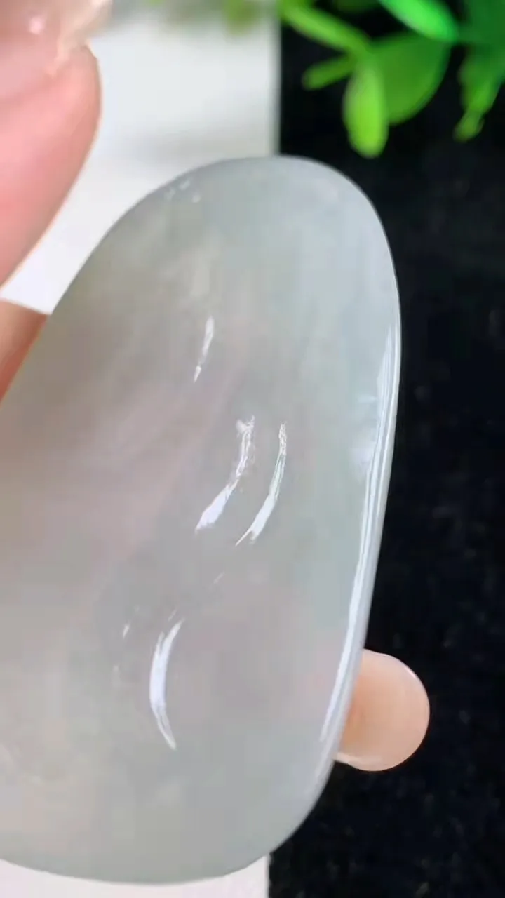 天然A货翡翠文殊菩萨吊坠，尺寸57.5-32.3-4.4，重量:20.00g
9月10日