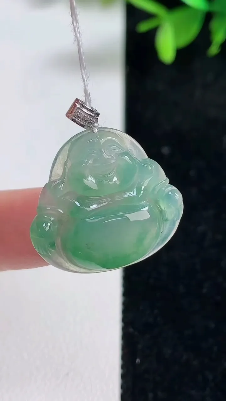 天然A货翡翠佛公吊坠，尺寸21.6-23-3.6，重量:3.15g
9月10日