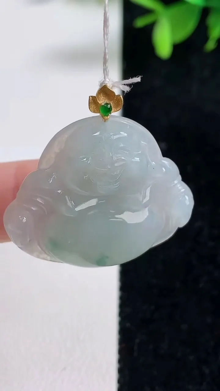 天然A货翡翠种飘花佛公吊坠，尺寸26.4-31-5.7，重量:6.92g
9月10日