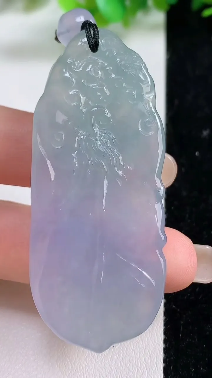 天然A货翡翠冰种紫罗兰龙牌吊坠，尺寸62-25.5-8，重量:27.90g
9月10日