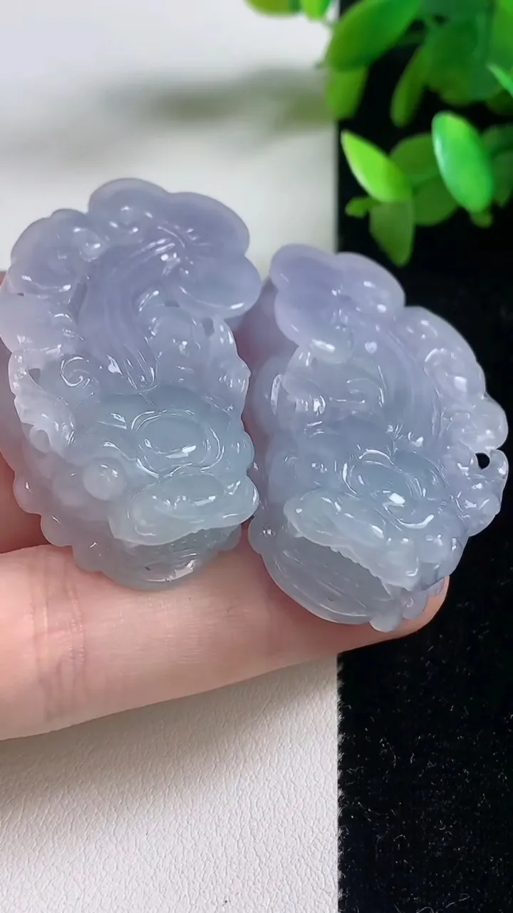 天然A货翡翠紫罗兰貔貅吊坠一对，尺寸44.6-25.5-11，重量:65.43g
9月11日