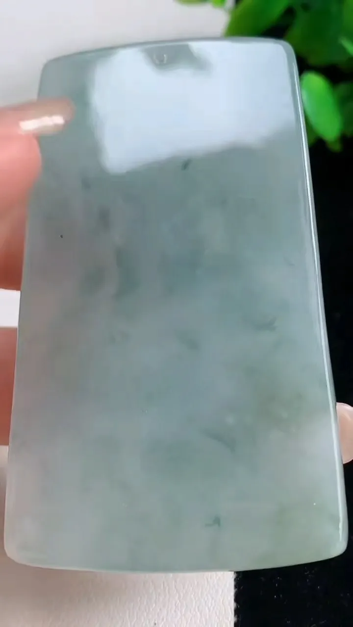 天然A货翡翠冰种飘花大日如来吊坠，尺寸70-40-5.4，重量:39.78g
9月11日