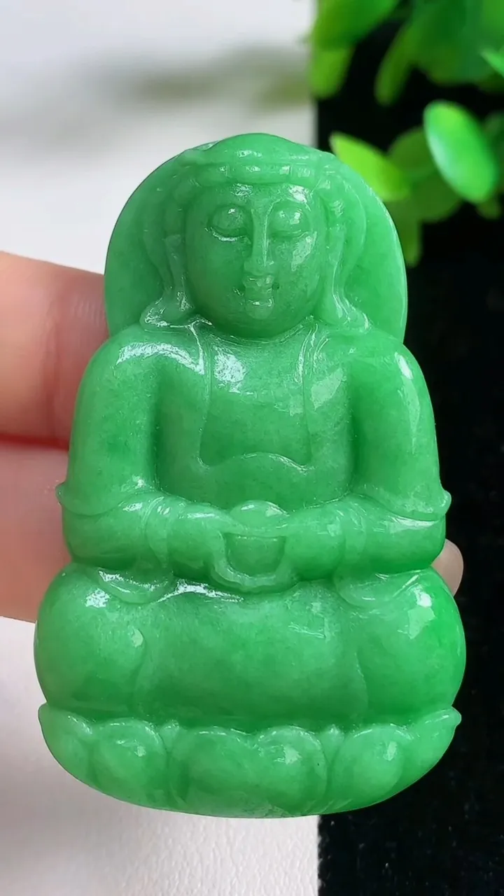 天然A货翡翠观音菩萨吊坠，尺寸55.6-35-7，重量:24.50g
9月11日