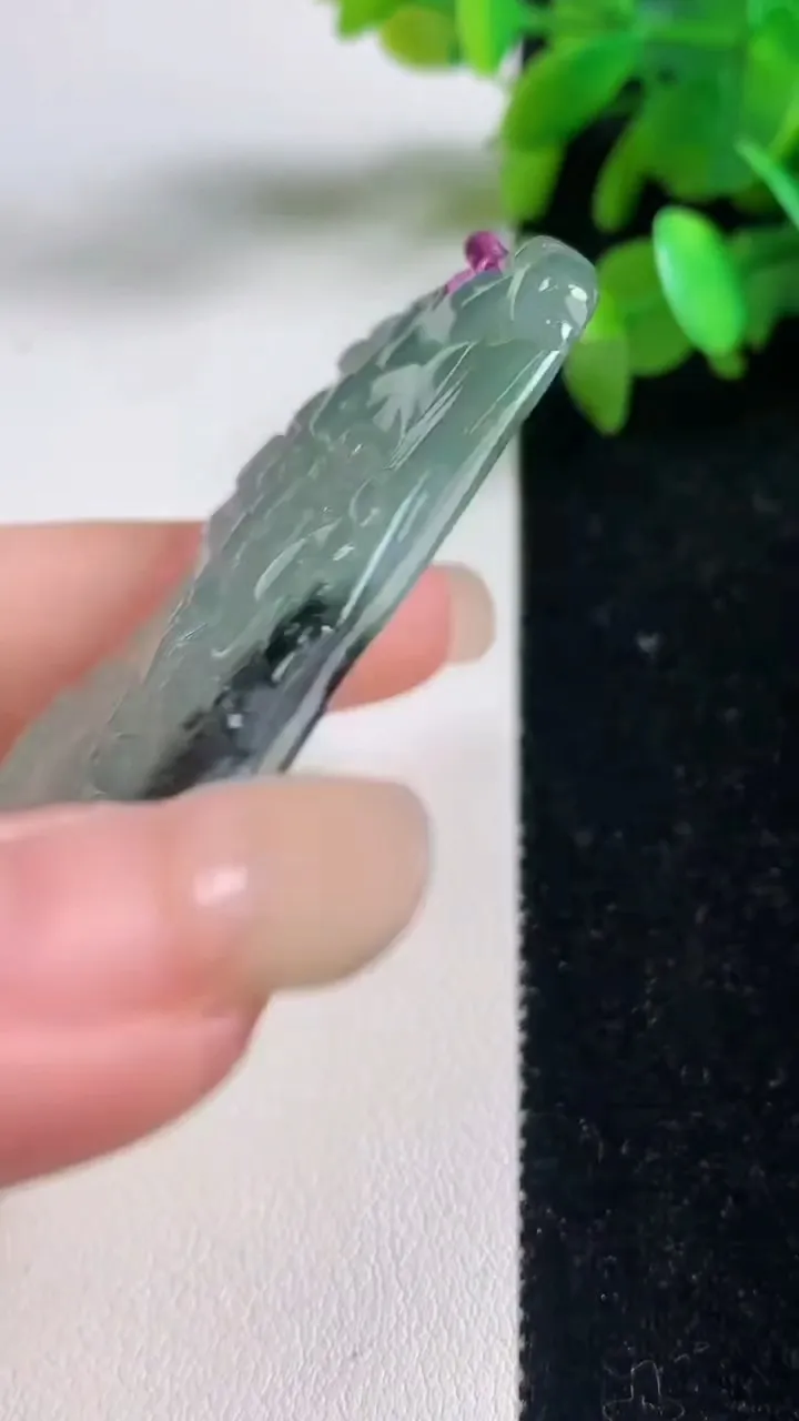 天然A货翡翠冰种飘花普贤菩萨吊坠，尺寸69.3-45.2-4，重量:31.38g
9月11日