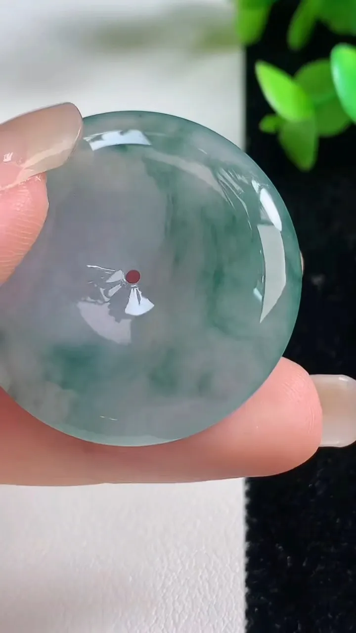 天然A货翡翠冰种飘花平安扣吊坠，尺寸34.7-5.7，重量:15.33g
9月11日