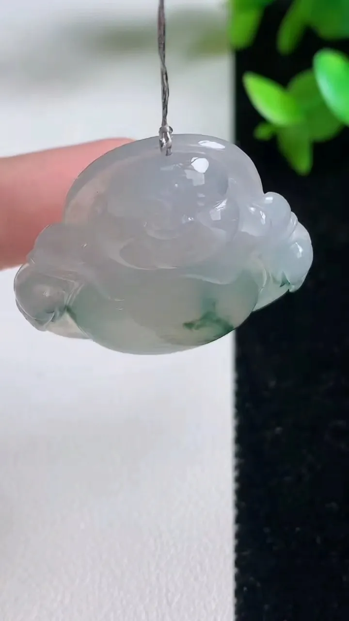 天然A货翡翠种飘花佛公吊坠，尺寸31-32.8-6.4，重量:10.23g
9月11日
