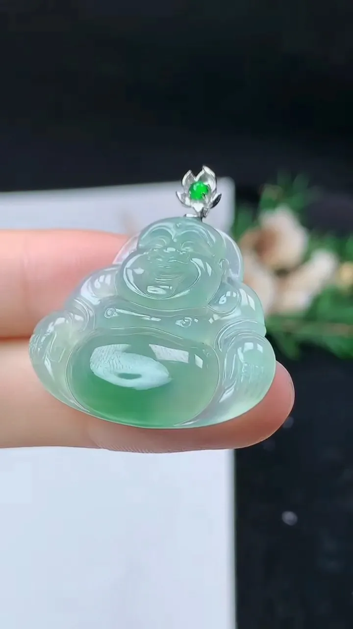 天然A货翡翠佛公吊坠，尺寸25.9-29.4-4.7，重量:5.88g
9月11日