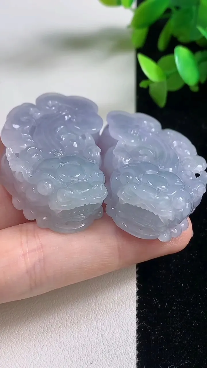 天然A货翡翠紫罗兰貔貅吊坠一对，尺寸44.6-25.5-11，重量:65.43g
9月11日
