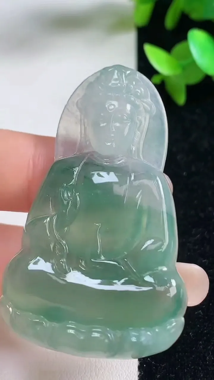 天然A货翡翠观音菩萨吊坠，尺寸54.4-33.8-5.5，重量:18.50g
9月11日