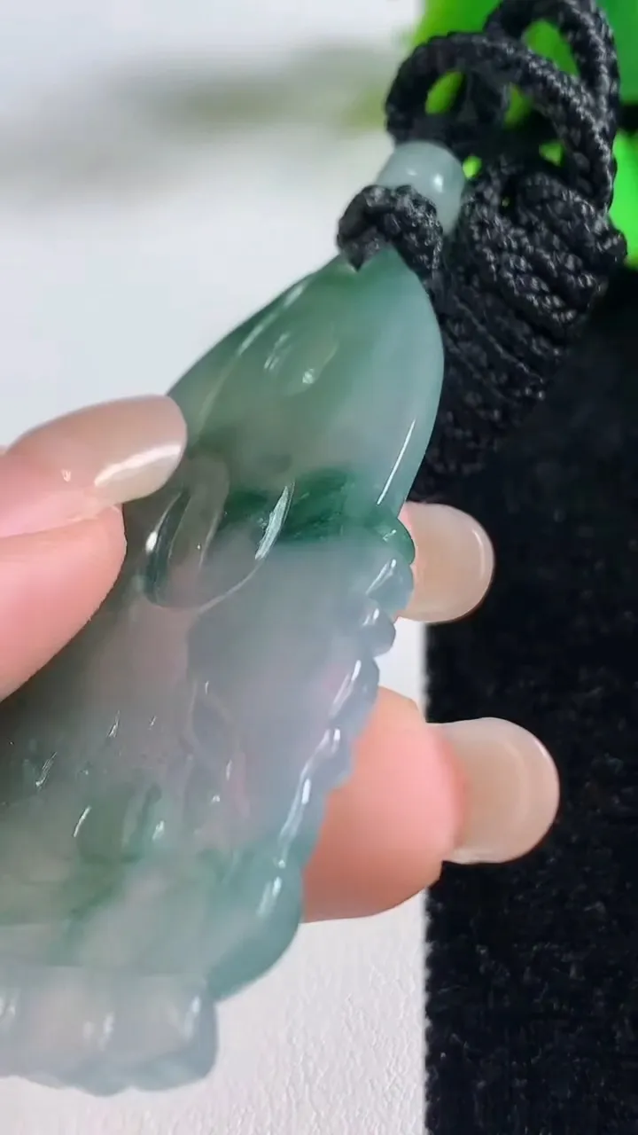 天然A货翡翠观音菩萨吊坠，尺寸57.8-33-5，重量:25.10g
9月11日