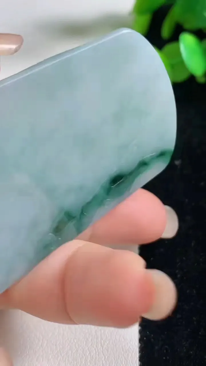 天然A货翡翠冰种飘花大日如来吊坠，尺寸63-39.8-5.5，重量:34.29g
9月11日