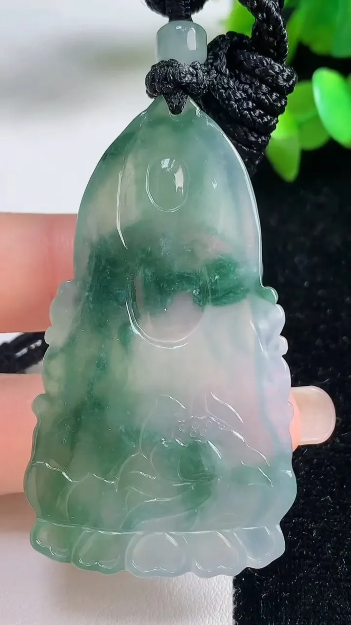 天然A货翡翠观音菩萨吊坠，尺寸57.8-33-5，重量:25.10g
9月11日