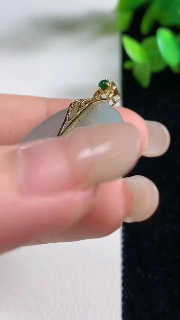 天然A货翡翠种飘花母子平安扣吊坠，尺寸29-4.5，重量:8.91g
9月11日
