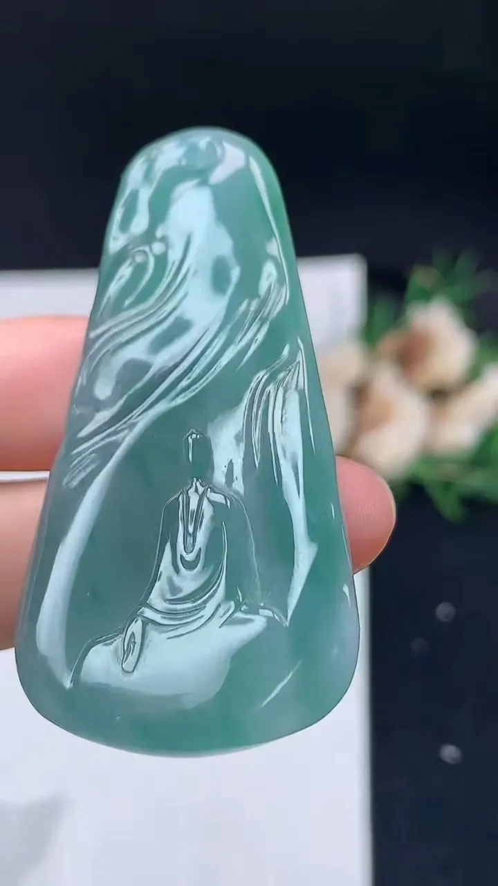 天然A货翡翠蓝水无相观音吊坠，尺寸54.8-28-4.8，重量:15.40g
9月11日