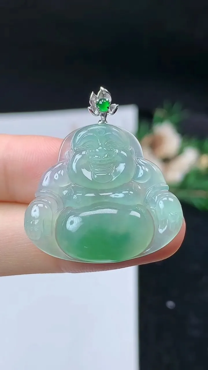 天然A货翡翠佛公吊坠，尺寸25.9-29.4-4.7，重量:5.88g
9月11日