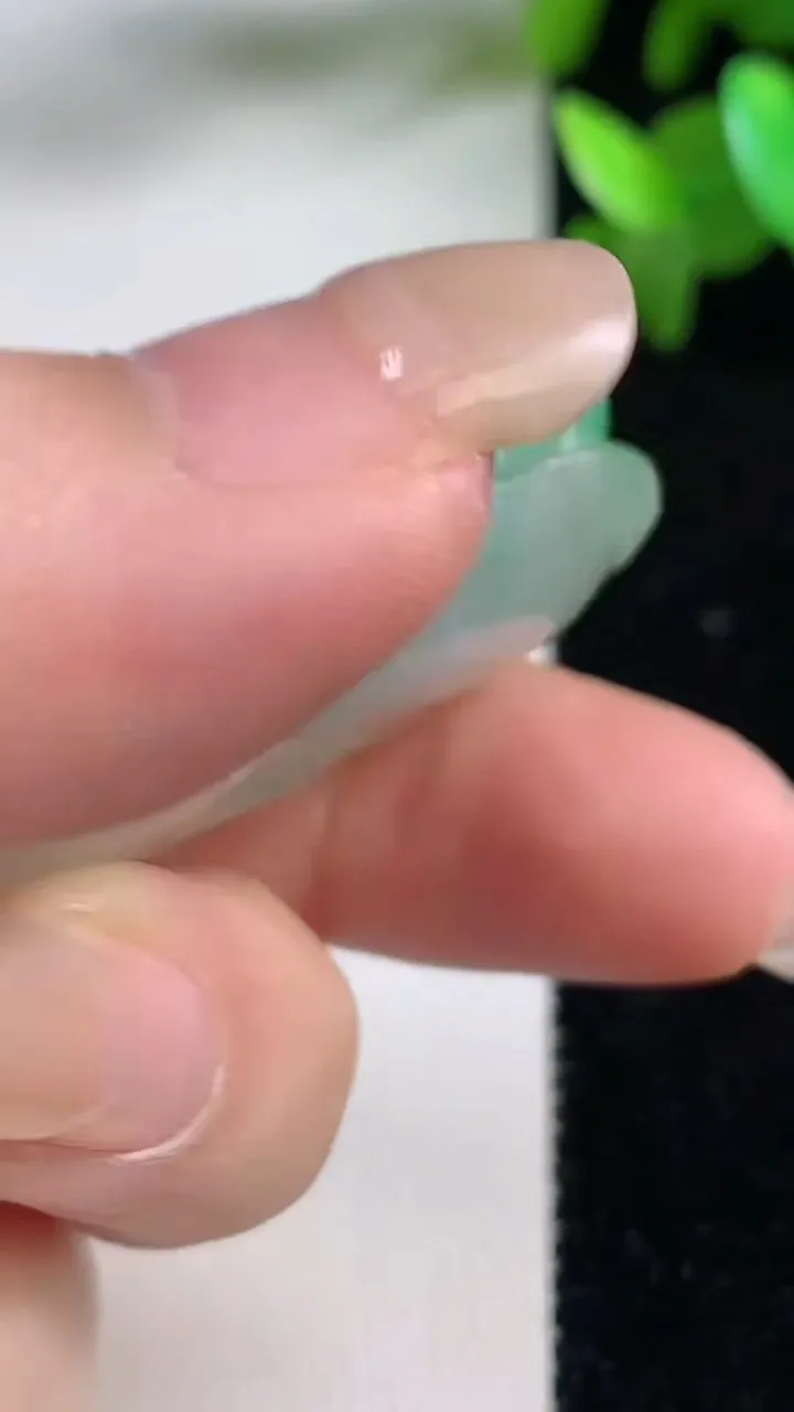 天然A货翡翠逍遥佛吊坠，尺寸54-28.5-13，重量:35.18g
9月11日