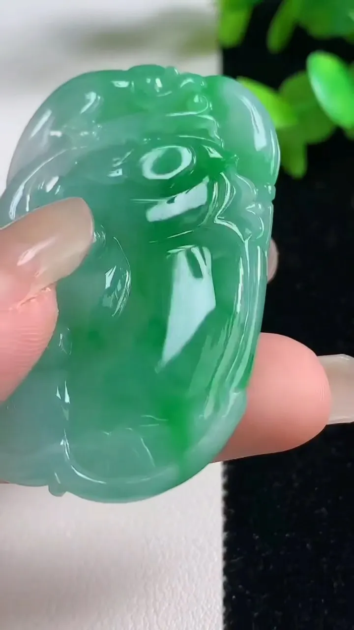 天然A货翡翠如意吊坠，尺寸50.4-34-7，重量:26.36g
9月11日