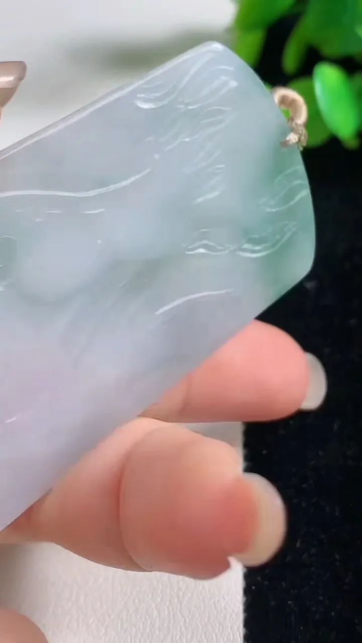 天然A货翡翠大势至观音菩萨吊坠，尺寸63.3-36.2-4.6，重量:28.83g
9月11日