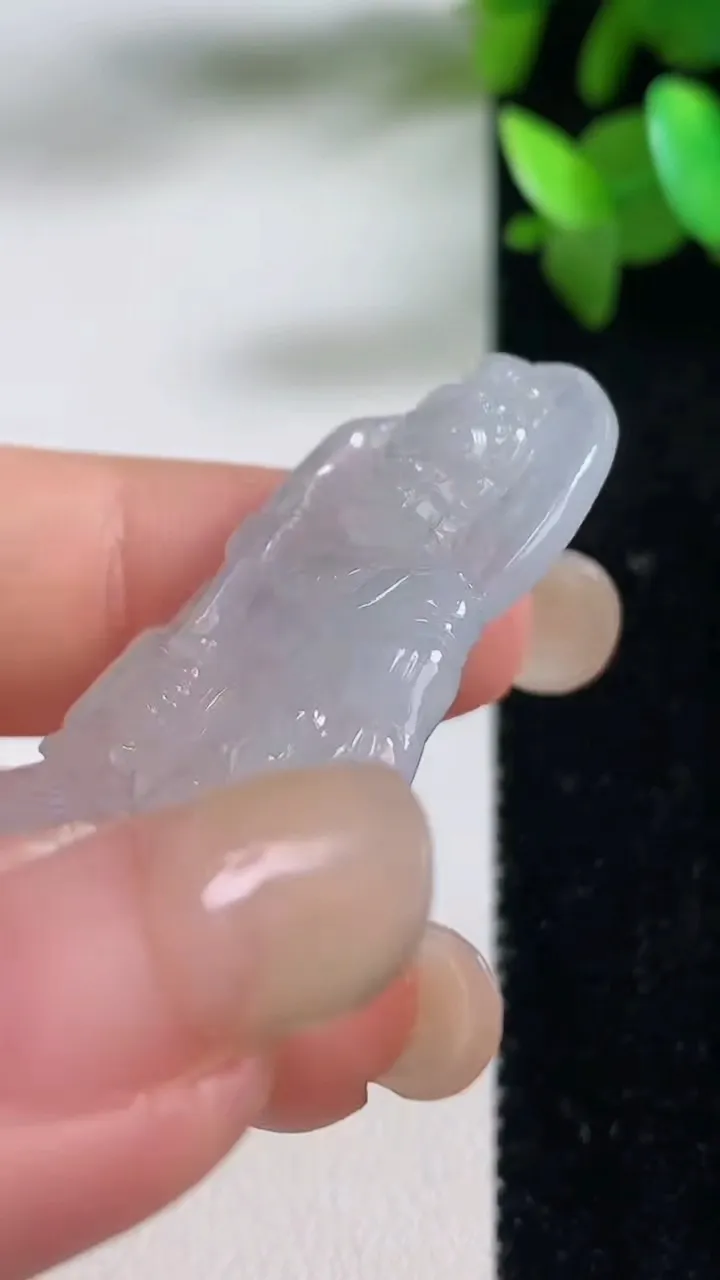 天然A货翡翠不动明王吊坠，尺寸45.2-26-5.4，重量:11.95g
9月11日