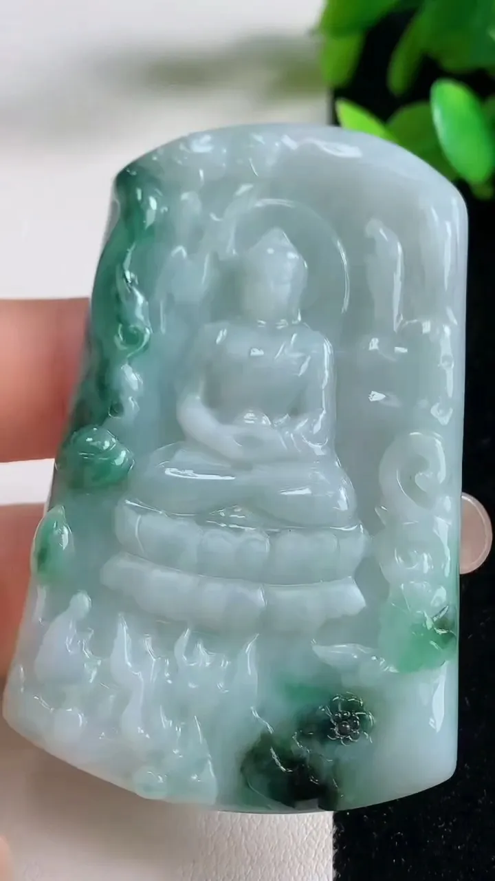 天然A货翡翠冰种飘花大日如来吊坠，尺寸63-39.8-5.5，重量:34.29g
9月11日