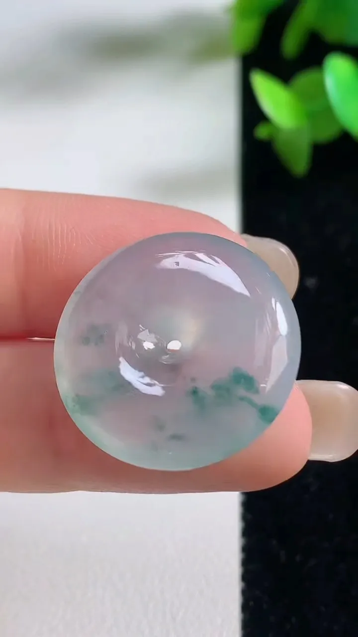 天然A货翡翠冰种飘花平安扣吊坠，尺寸22.8-4.5，重量:6.48g
9月11日