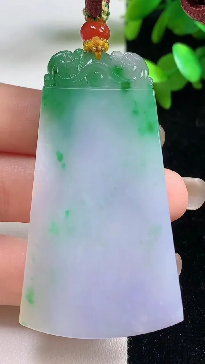 天然A货翡翠仿古无事牌吊坠，尺寸62.5-33.3-6.2，重量:41.20g
9月11日
