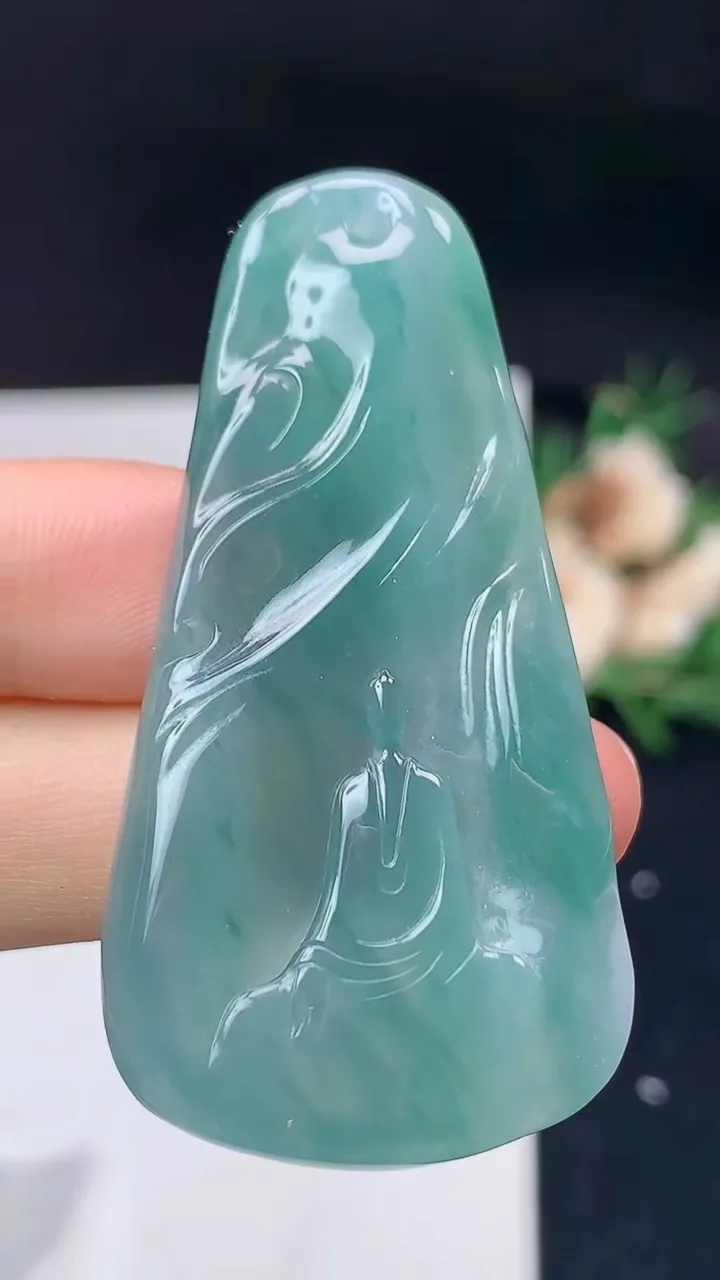 天然A货翡翠蓝水无相观音吊坠，尺寸54.8-28-4.8，重量:15.40g
9月11日