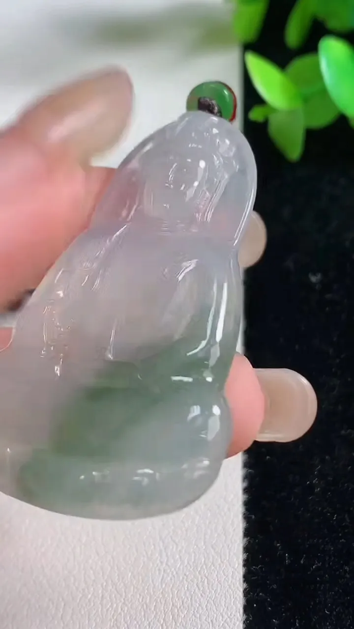 天然A货翡翠冰种飘花素衣观音吊坠，尺寸50.8-31.6-4.4，重量:15.63g
9月11日