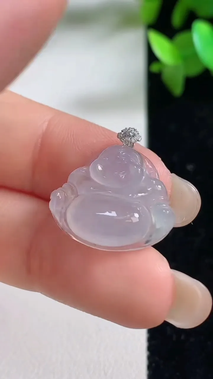 天然A货翡翠种白冰佛公吊坠，尺寸16.7-19.3-5.3，重量:2.80g
9月11日