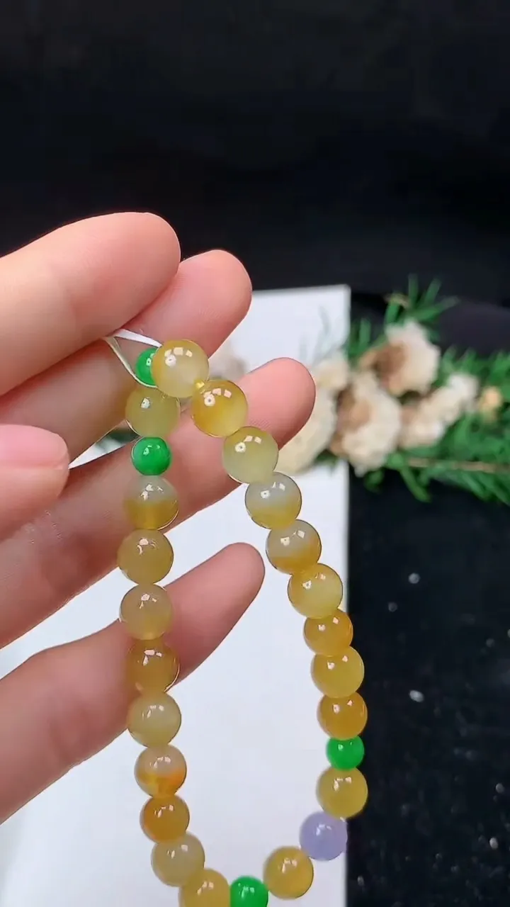天然A货翡翠三彩圆珠手串，尺寸7.2-26颗，重量:14.00g9月11日
工厂直销收藏佳品,种好水足，色泽均匀，有种有色，上手高大气！