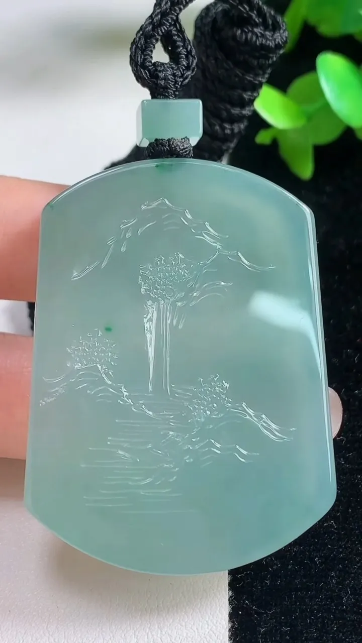 天然A货翡翠山水牌吊坠，尺寸51-37.3-5.3，重量:31.64g
9月11日