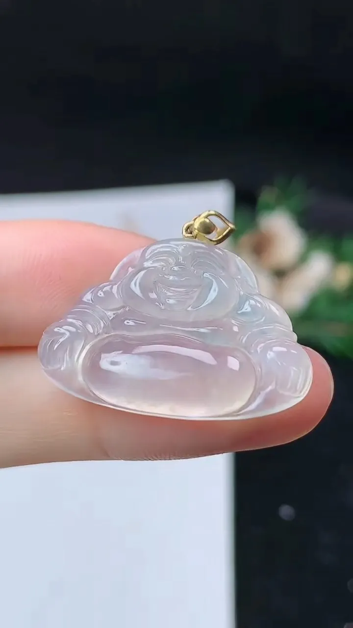 天然A货翡翠白冰佛公吊坠，尺寸18.9-28.2-4.4，重量:4.22g
9月11日