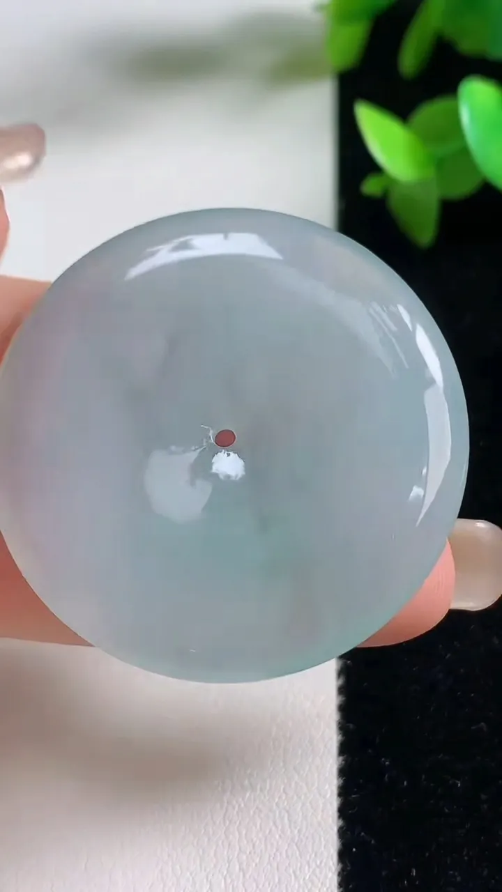 天然A货翡翠平安扣吊坠，尺寸39-5.3，重量:19.39g
9月11日