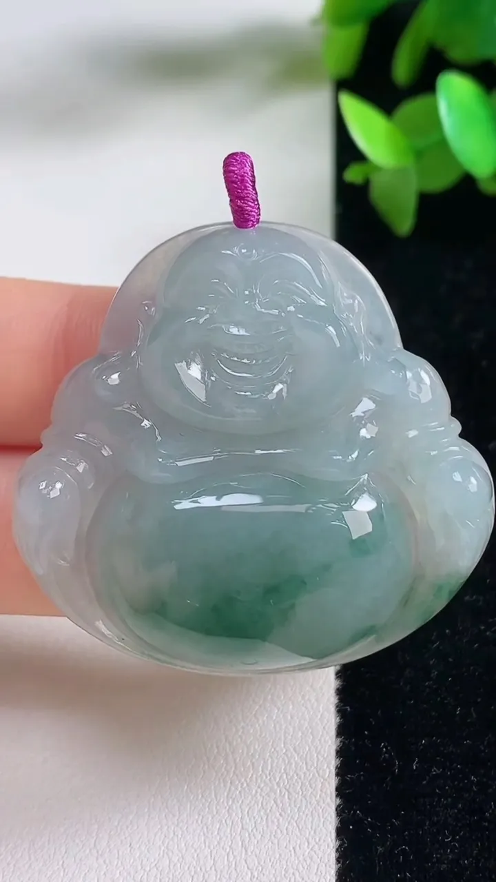 天然A货翡翠冰种飘花佛公吊坠，尺寸39.6-42-7.6，重量:21.06g
9月11日