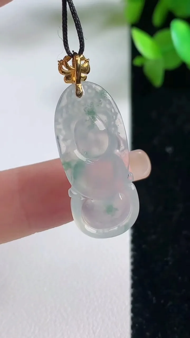 天然A货翡翠种飘花宝宝佛吊坠，尺寸28-12.4-6，重量:3.86g
9月11日