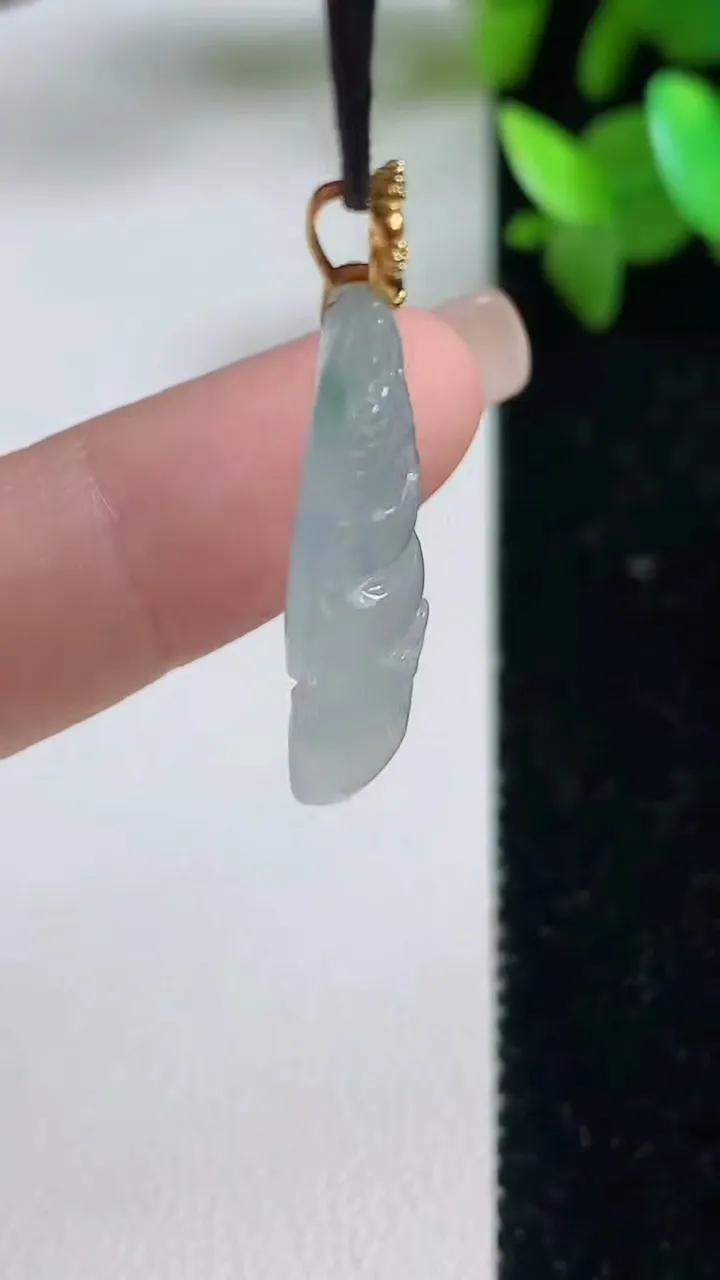 天然A货翡翠种飘花宝宝佛吊坠，尺寸28-12.4-6，重量:3.86g
9月11日