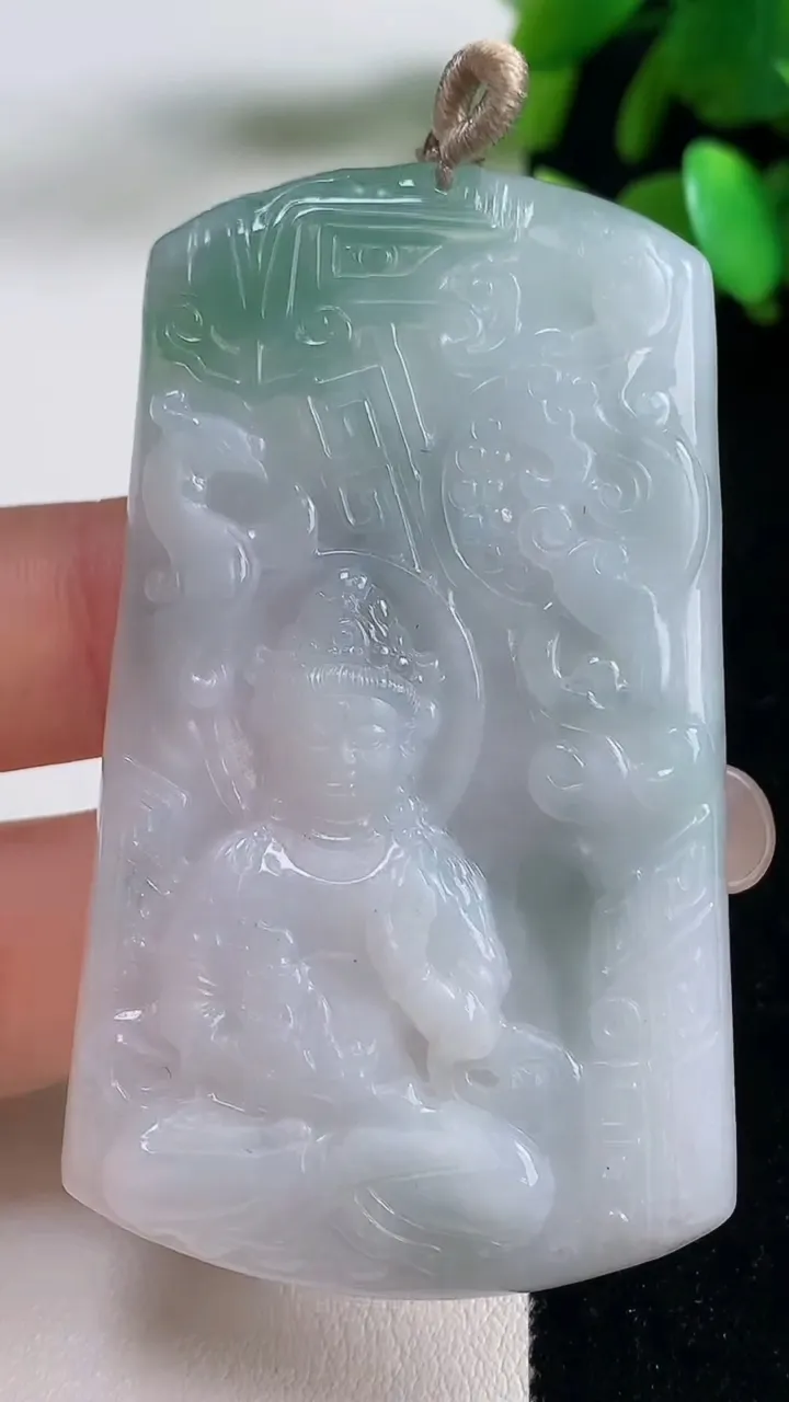 天然A货翡翠大势至观音菩萨吊坠，尺寸63.3-36.2-4.6，重量:28.83g
9月11日