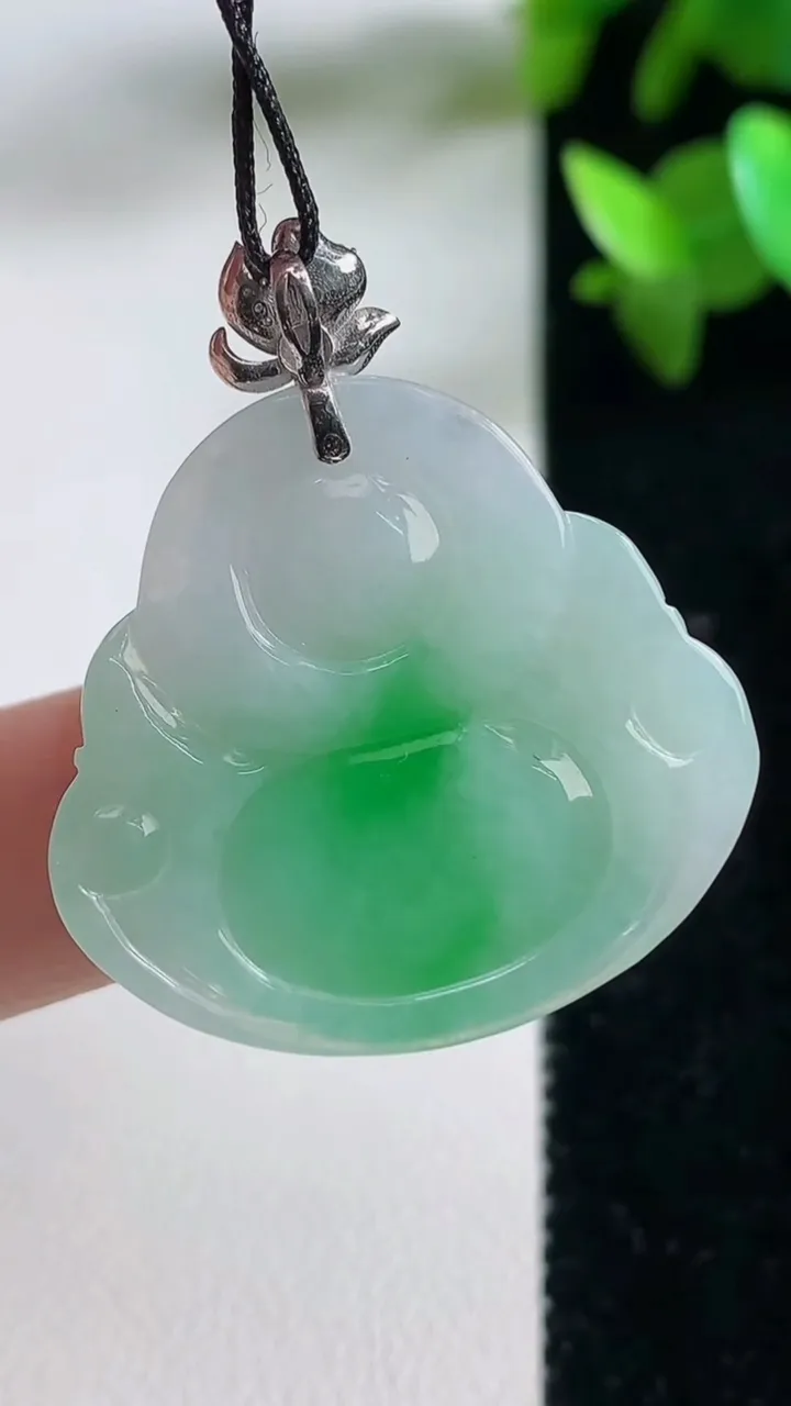 天然A货翡翠佛公吊坠，尺寸27.6-29.5-5.7，重量:7.26g
9月11日