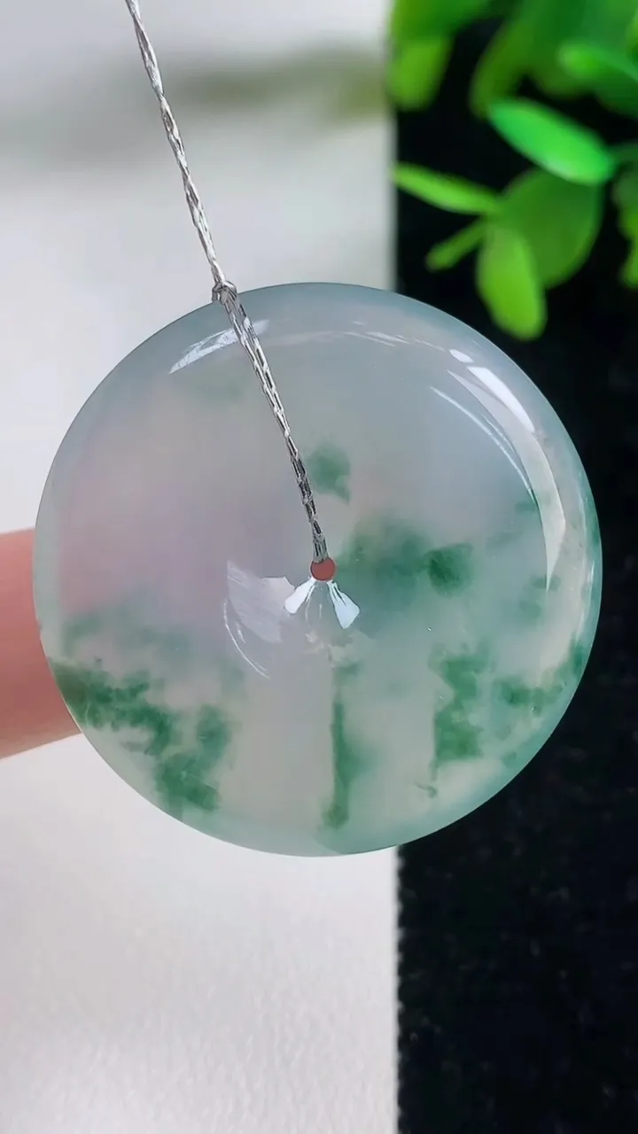 天然A货翡翠种飘花平安扣吊坠，尺寸33.6-6，重量:15.65g
9月11日