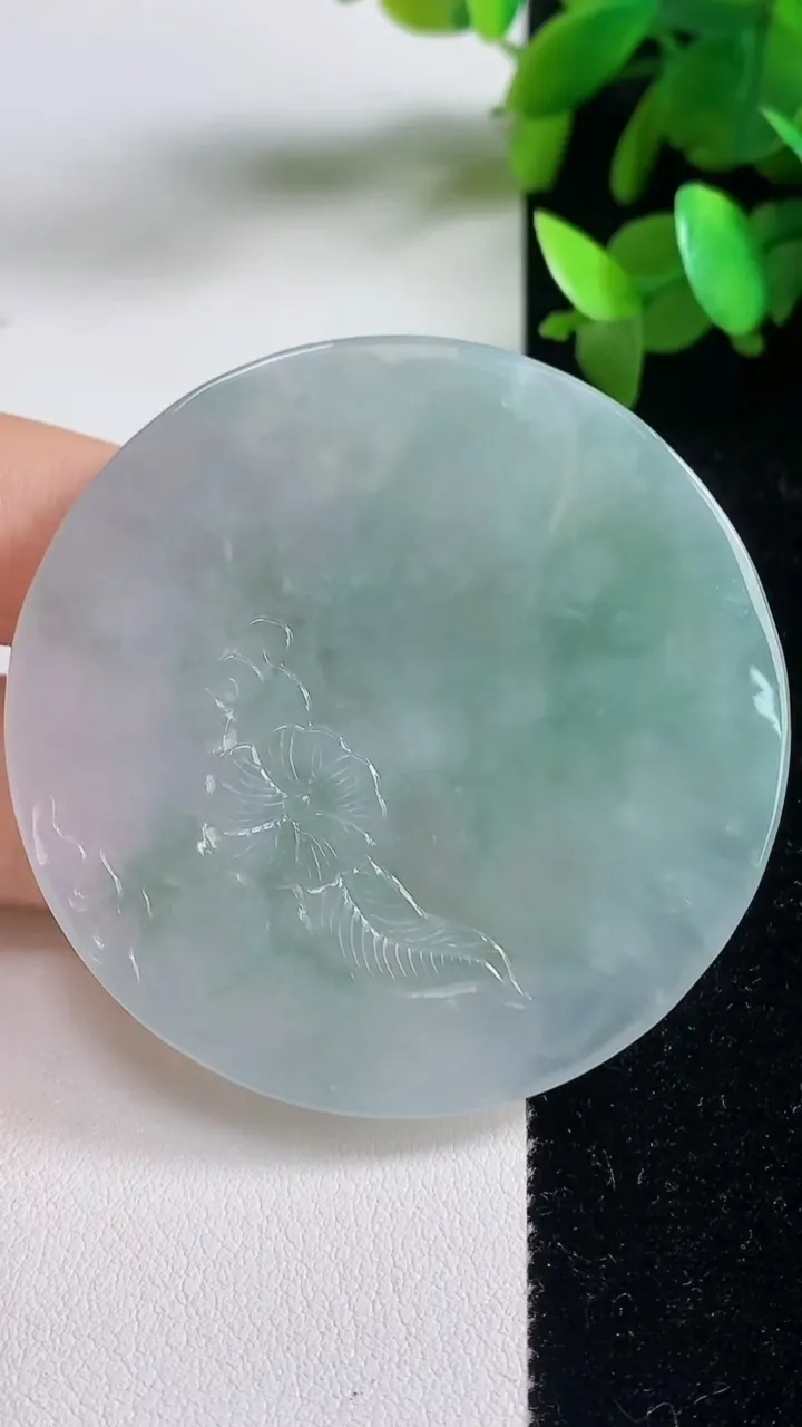 天然A货翡翠普贤菩萨吊坠，尺寸53.2-5.3，重量:34.68g
9月11日