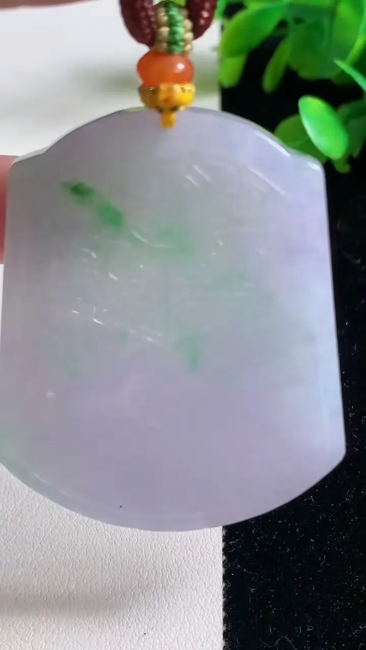 天然A货翡翠种春带彩紫罗兰仿古无事牌吊坠，尺寸54.3-44.2-5.2，重量:39.84g
9月11日