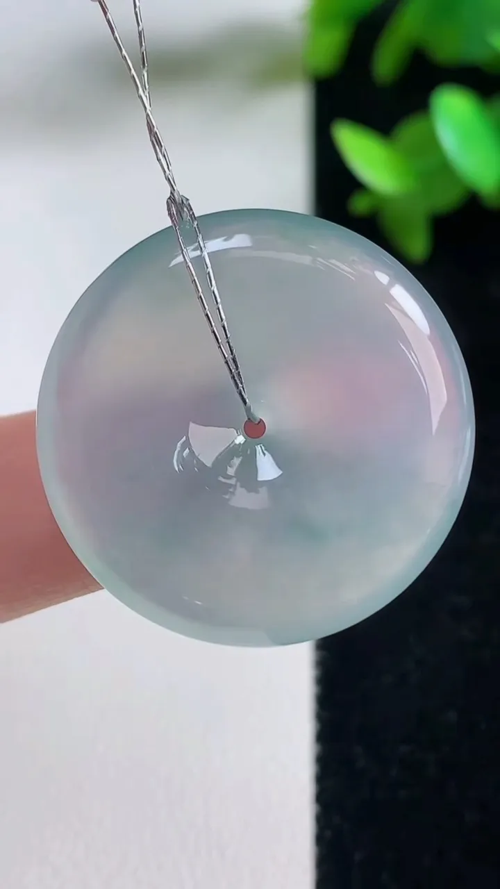 天然A货翡翠种飘花平安扣吊坠，尺寸28-5.7，重量:10.61g
9月11日