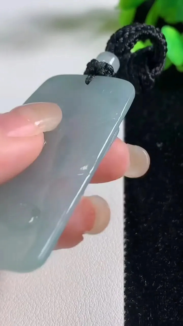 天然A货翡翠大日如来吊坠，尺寸54-33.5-5.2，重量:25.14g
9月11日