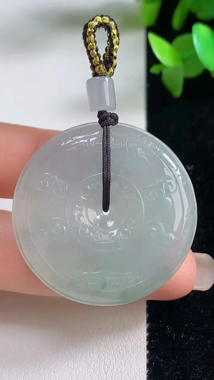 天然A货翡翠冰种飘花复古平安扣吊坠，尺寸36-6，重量:16.84g
9月11日