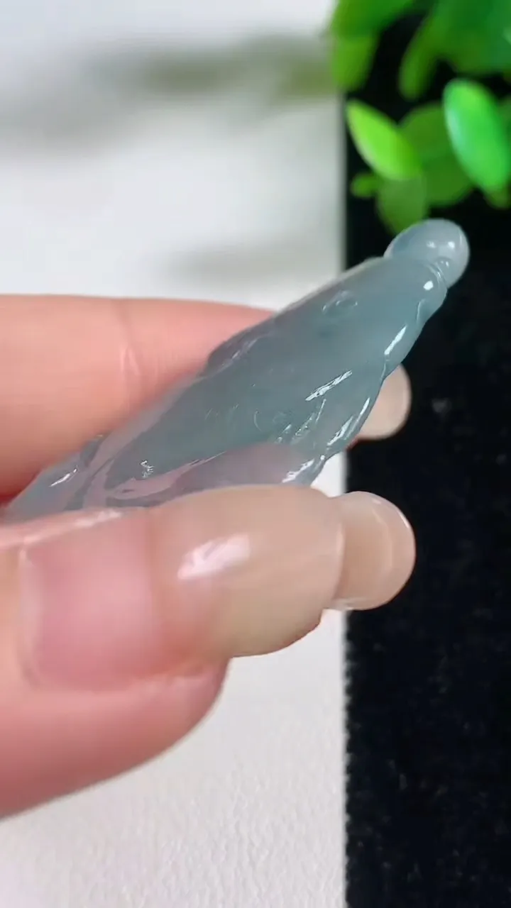 天然A货翡翠冰种飘花年年有余吊坠，尺寸55.2-25-3.4，重量:9.90g
9月11日
