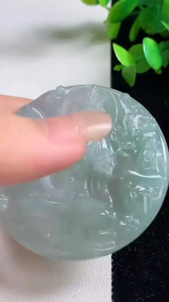 天然A货翡翠大势至观音菩萨吊坠，尺寸54.5-5，重量:30.30g
9月11日