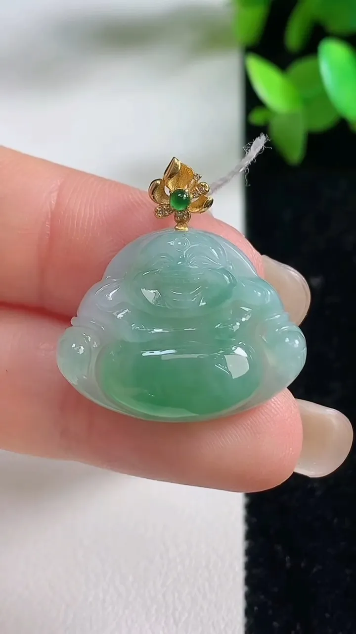 天然A货翡翠佛公吊坠，尺寸19-24.5-5.7，重量:5.60g
9月11日