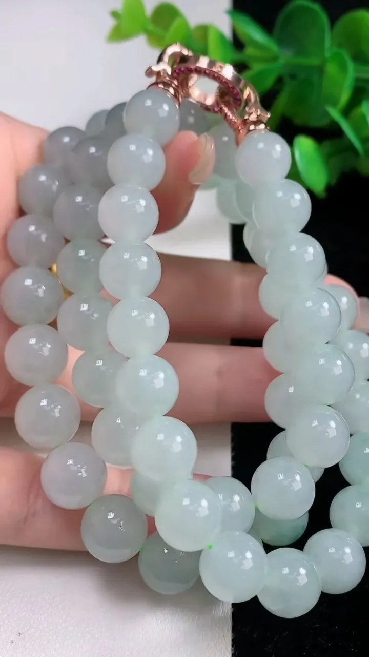 天然A货翡翠圆珠项链，尺寸9.4-57颗，重量:100.64g9月11日
工厂直销收藏佳品,种好水足，色泽均匀，有种有色，上手高大气！